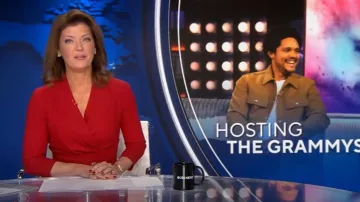 La robe Fold Arlington portée par Norah O’Donnell vue dans CBS Evening News le 21 janvier 2025
