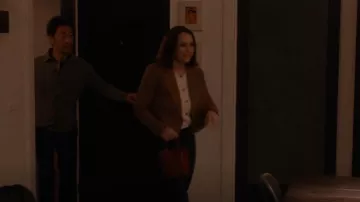 Bolso de hombro pequeño de H&M en óxido usado por Maddie Kendall (Jennifer Love Hewitt) como se ve en 9-1-1 (S08E07)