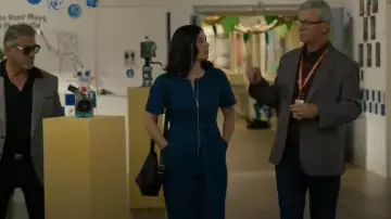 Steve Madden Blacy Hobo Bag porté par Tina Manfredi (Tatiana Lia Zappardino) comme on le voit dans Tulsa King (S02E05)