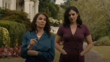 Maeve The Colette Wrap Jumpsuit portée par Tina Manfredi (Tatiana Lia Zappardino) comme on le voit dans Tulsa King (S02E08)