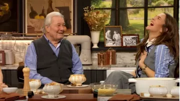 Cinq a Sept Bane Falda usada por Drew Barrymore como se vio en The Drew Barrymore Show el 13 de enero de 2025