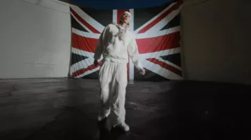 Supreme Nike Supreme Pantalon de survêtement large blanc porté par Central Cee à Central Cee et 21 Savage - GBP (Official Music Video)