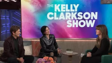 Helmut Lang Vestido largo de protección negra usado por Kelly Clarkson como se ve en The Kelly Clarkson Show el 14 de enero de 2025