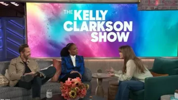Chaqueta de lana con manga raglán Ted Baker Filtyj usada por Joel McHale como se ve en The Kelly Clarkson Show el 20 de enero de 2025