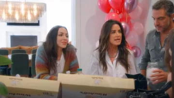 Re/Done Cardigan oversize des années 90 porté par Farrah Aldjufrie comme on le voit dans The Real Housewives of Beverly Hills (S14E08)