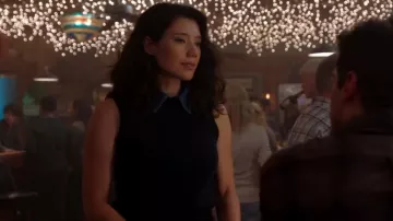 Sandro Nîmes Pull porté par Violet Mikami (Hanako Greensmith) comme on le voit dans Chicago Fire (S13E04)