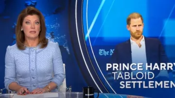 Robe à franges en tweed Dolce & Gabbana Rachel portée par Norah O’Donnell comme on le voit dans CBS Evening News le 22 janvier 2025