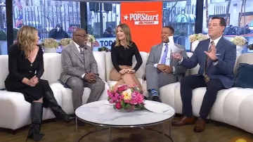 Vestido de punto Milano de manga larga con hombros descubiertos Lela Rose usado por Jenna Bush Hager como se ve en Today el 21 de enero de 2025