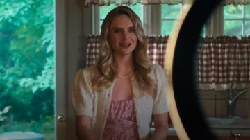 Cardigan Doen Mirabelle porté par Gemma Brooks (Comfort Clinton) vu dans FBI (S07E06)