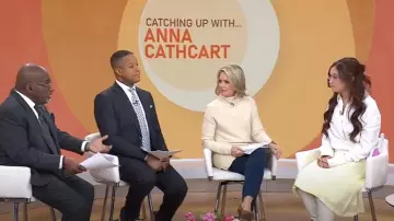 JW Anderson Chemise boutonnée torsadée drapée portée par Anna Cathcart comme on le voit dans Today le 23 janvier 2025