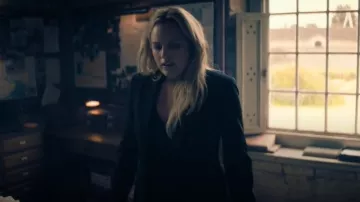 Theory Carissa Blazer worn by Imogen Salter (Elisabeth Moss) as seen in The Veil (S01E06)