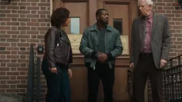 Cinq A Sept Long Benji Cotton Jeans usados por Hana Gibson (Keisha Castle-Hughes) como se ve en FBI: Most Wanted (T06E06)