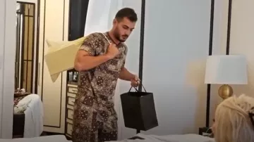 Camiseta y pantalones cortos de pijama H&M Regular Fit usados por Adnan como se ve en 90 Day Fiancé: Before the 90 Days (T07E04)