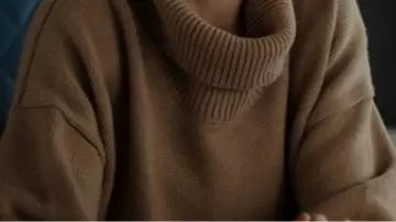 Brown Turtleneck Sweater of Emily (Cameron Diaz) in Back in Action