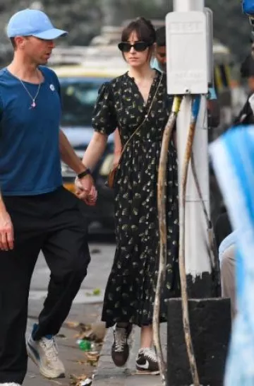 Robe Doen Haleigh portée par Dakota Johnson à Mumbai le 20 janvier 2025