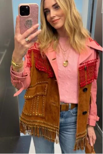Polo Ralph Lauren Pull en maille torsadée en cachemire Rose Carmel porté par Chiara Ferragni sur sa Story Instagram le 20 janvier 2025
