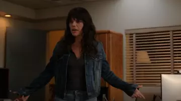 Levi's Original Trucker Jacket Dark Wash worn by Lorraine (Vanessa Ferlito) as seen in Bookie (S02E06)