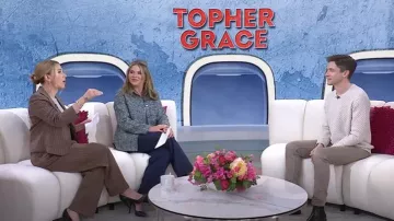 Pantalones plisados de mezcla de lino a rayas Dries van Noten usados por Scarlett Johansson como se ve en Today with Hoda & Jenna el 24 de enero de 2025