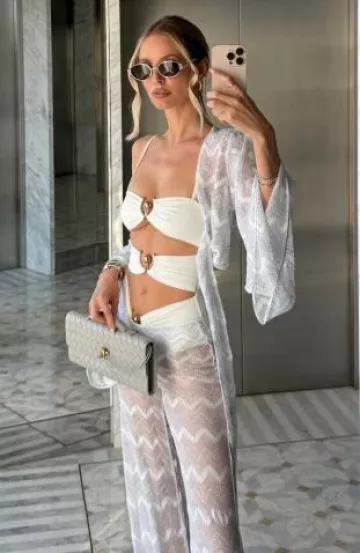 Celine Triomphe Metal 01 Sunglasses in Metal Rose Gold / Brown worn by Leonie Hanne on  her Instagram Story on January 21, 2025