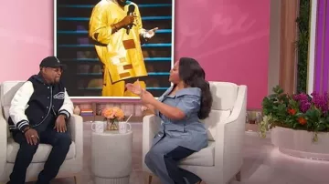 Cinq a Sept Verona Vaqueros con bloques de color usados por Sherri Shepherd como se ve en Sherri el 24 de enero de 2025