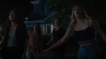 Staud Soleil Top Navy Multi usado por Cece Brewer (Jayden Bartels) como se ve en Goosebumps (S02E08)