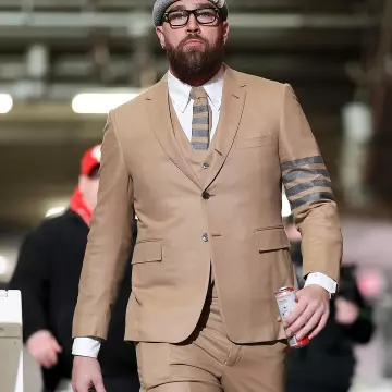 Suit of Travis Kelce on the Instagram account @nfl