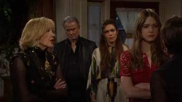 Col roulé à revers en maille Enza Costa porté par Nikki Reed Newman (Melody Thomas Scott) comme on le voit dans Les Feux de l’Amour le 17 janvier 2025