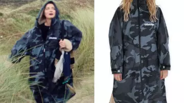 Abrigo de camuflaje con capucha de Becka Garvey (Eve Hewson) en Bad Sisters (T02E04)