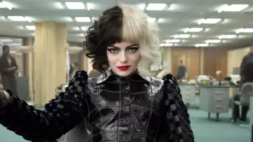 Chaqueta de cuero negra de Estella / Cruella (Emma Stone) en Cruella