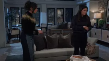 Pull All Saints Clyde Fair Isle porté par Lois Cerullo (Rena Sofer) vu à l’hôpital général le 8 janvier 2025