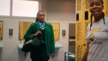 Blazer vierge de New York en Big Spin porté par Whitney Chase (Alyah Chanelle Scott) comme on le voit dans La vie sexuelle des étudiantes (S03E10)