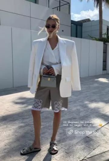 Celine Triomphe Metal 01 Sunglasses in Metal Rose Gold / Brown worn by Leonie Hanne on her Instagram Story on January 22, 2025