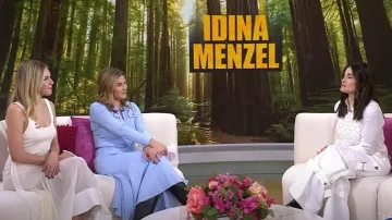 Falda Cara Cara Dara en azul cielo usada por Jenna Bush Hager como se ve en Today with Hoda & Jenna el 27 de enero de 2025