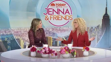 Hill House Home El top Pia en color ciruela usado por Jenna Bush Hager como se ve en Today with Hoda & Jenna el 28 de enero de 2025
