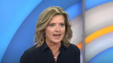 Chemise en soie Helek Club Monaco portée par Christine Romans comme on le voit dans Today le 28 janvier 2025