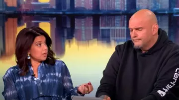 Bella Dahl Robe longue plissée plissée à nouer portée par Ana Navarro comme on le voit dans The View le 27 janvier 2025