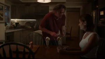 Débardeur côtelé Zara porté par Sharon Leone (Diane Farr) comme on le voit dans Fire Country (S03E04)