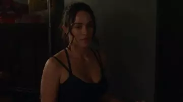 Nike Dri-Fit Lux Cropped Lacing Sleeveless T-Shirt porté par Gabriela Perez (Stephanie Arcila) comme on le voit dans Fire Country (S03E04)