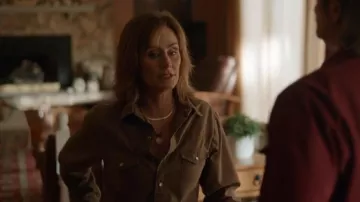 Chemise western en denim Gap portée par Sharon Leone (Diane Farr) comme on le voit dans Fire Country (S03E05)