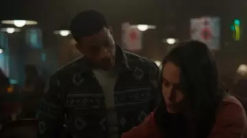 Lucky Brand Men’s Jaquard Workwear Long Sleeve Shirt porté par Jake Crawford (Jordan Calloway) comme on le voit dans Fire Country (S03E07)