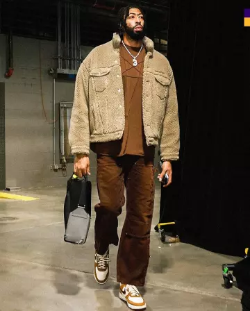 Rick Owens DRKSHDW Terra Brown Penta Tommy T Shirt worn by Anthony Davis on the Instagram account @lakers