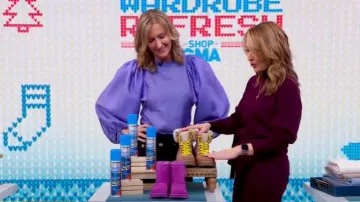 Blusa de satén Samsoe Samsoe Harriet usada por Lara Spencer como se ve en Good Morning America el 27 de enero de 2025