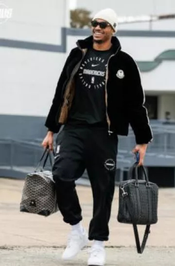 Nike Dallas Mavericks Black Spotlight Joggers worn by Paul Jamaine Washington Jr. on the Instagram account @dallasmavs