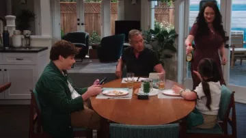 Chaqueta Ripstop Coach de tela estándar usada por Carter (Maxwell Simkins) como se ve en Shifting Gears (S01E01)