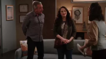 Promesa Leopard Tee worn by Riley (Kat Dennings) as seen in Shifting Gears (S01E04)