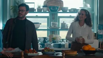 Sea New York Abbie Knit Cardigan porté par Del Landry (Andie MacDowell) comme on le voit dans The Way Home (S03E04)
