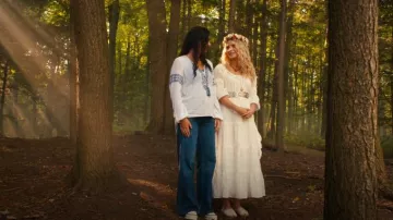 Chaussure en toile Toms Alpargata portée par Evelyn Goodwin (Devin Cecchetto) comme on le voit dans The Way Home (S03E04)
