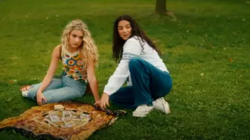 Converse Chuck Taylor All Star Canvas Platform Sneaker In White worn by Alice Dhawan (Sadie Laflamme-Snow) as seen in The Way Home (S03E04)