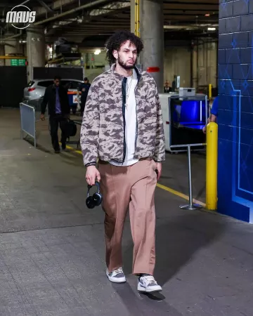 Nike Sportswear Tech Fleece Reimagined Tailored Sweatpants worn by Dereck Lively II on the Instagram account @dallasmavs