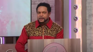 La chaqueta de leopardo de Bogey Boys usada por Jawn Murray vista en Sherri el 29 de enero de 2025